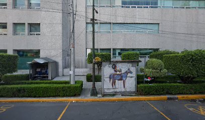 Dr. Elías San Vicente Parada, Gastroenterólogo