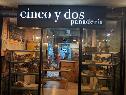 Cinco y Dos Panadéria